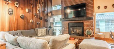 TV, peis, DVD-spiller og stereoanlegg