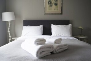 2 bedrooms, premium bedding, iron/ironing board, free WiFi