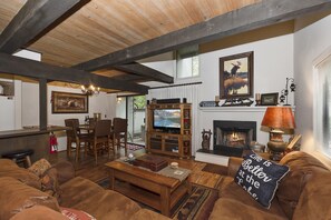 TV, fireplace, DVD player - Snow Summit Escape by Destination Big Bear : Walking Distance to Snow Summit! Reserved Parking! Cable! Internet! Hot Tub! (Big Bear Lake)