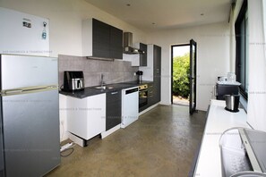 Réfrigérateur, micro-ondes, four, lave-vaisselle