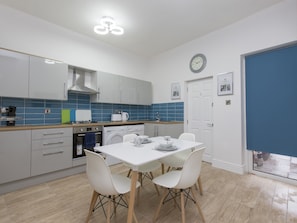 Hus - privat badrum (Whole) | Restaurang