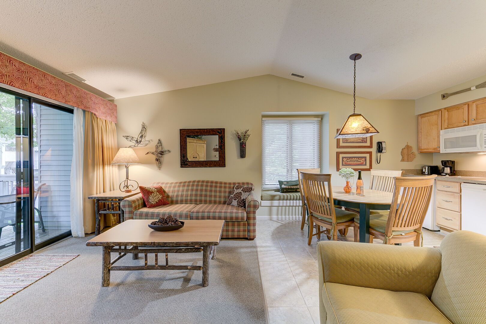 ☀ Cozy Country Lakeside Condo