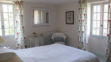 4 chambres, fer et planche Ă repasser, Wi-Fi, draps fournis