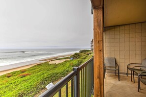 Property grounds - Beachfront Condo w/ Patio & Views - Walk to Shore! (Lincoln City)