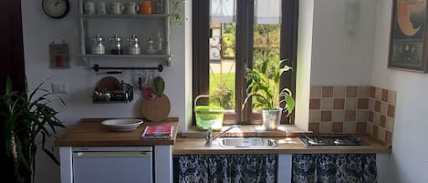 Réfrigérateur, plaque de cuisson, cafetiÚre/bouilloire