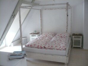 1 bedroom, free WiFi, bed sheets - With wood-burning stove, free firewood, WLAN, sauna, garden, a few minutes from the beach. (Behrensdorf)