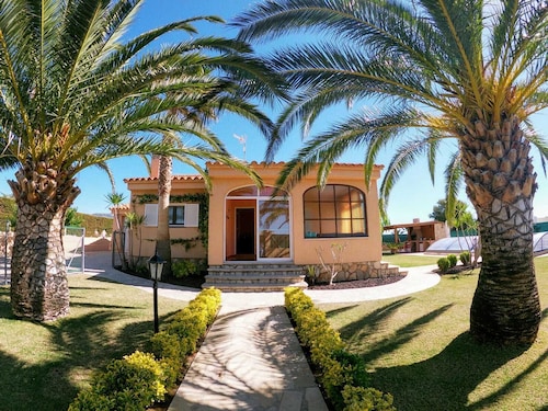 CHALET WITH CHARM! Spacious law garden, pool with deck and more