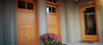 Stylish Railway Loft in the Heart of Whitefish - walking distance to downtown!