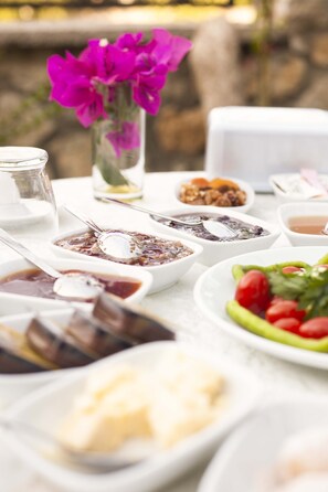 包含每日自助早餐