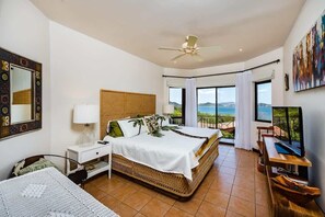 3 bedrooms, iron/ironing board, travel crib, WiFi - Private Villa, Infinity Pool, 2 Quiet Beaches (Playa Potrero)