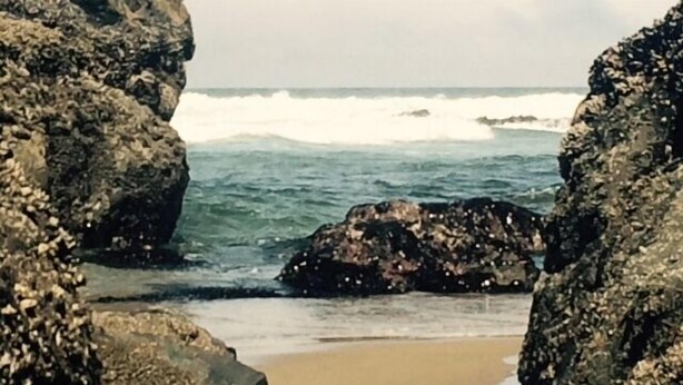 A rocky shoreline with waves crashing against the rocks. - Ocean View with 3 Master Suites in Roads End! (Lincoln City)