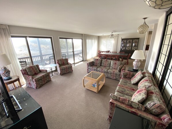 Smart TV, DVD player, books