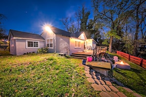 Terrace/patio - Picturesque Getaway on the Sacramento River - Perfect for Groups and Families (Anderson)