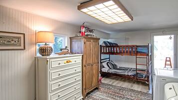 3 slaapkamers, een strijkplank/strijkijzer, wifi, beddengoed