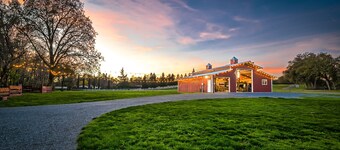 Picturesque Getaway on the Sacramento River - Perfect for Groups and Families