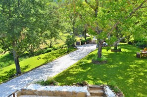 المنطقة المحيطة بالمنشأة