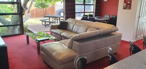 Luxury House, 4 Bedrooms | Living area