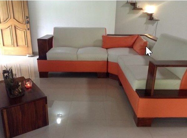 Deluxe House, 3 Bedrooms | Living room