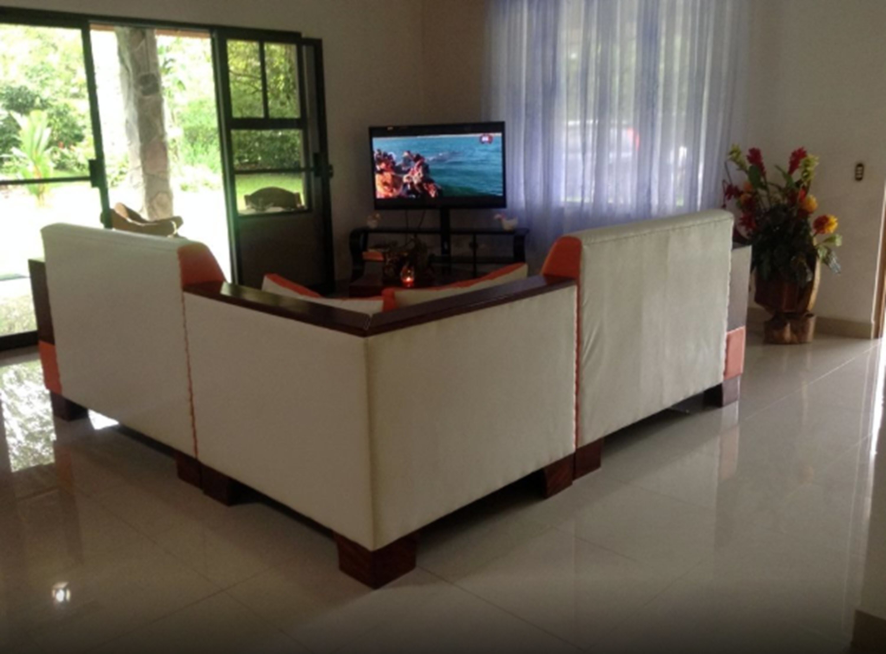 Deluxe House, 3 Bedrooms | Living room | Flat-screen TV