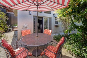 Outdoor dining - Sparkling Clean Luxury Suite near SF/SFO/BART/CalTrain + EV + Free Parking +WiFi (South San Francisco)