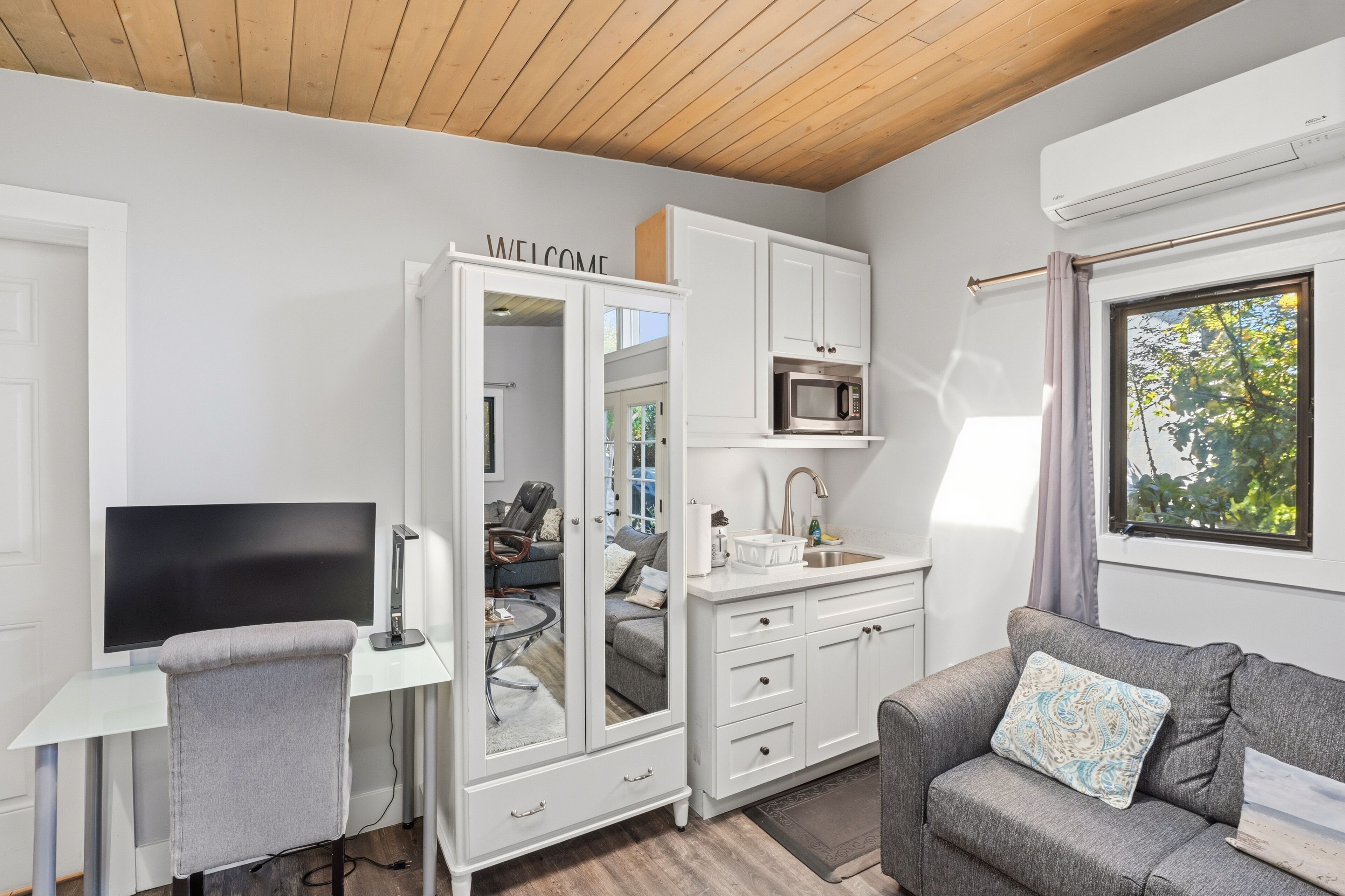 Älytelevisio, Netflix, kirjoja, suoratoistopalvelut