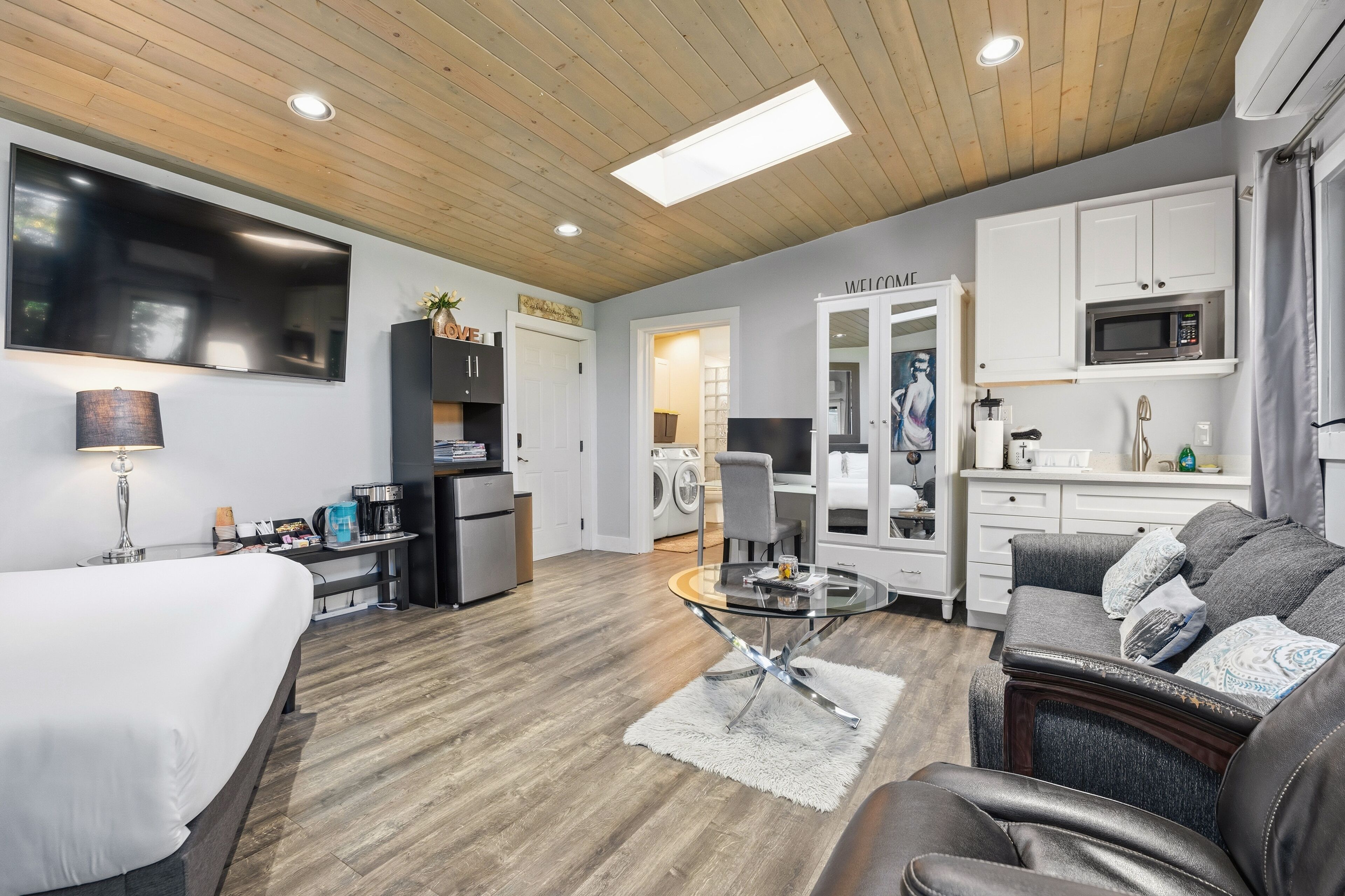 1 quarto, cofres nos quartos, escrivaninha