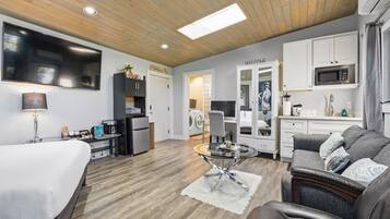 1 quarto, cofres nos quartos, escrivaninha