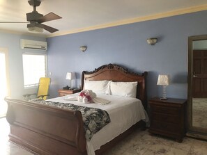 4 chambres, fer et planche à repasser, Wi-Fi, draps fournis