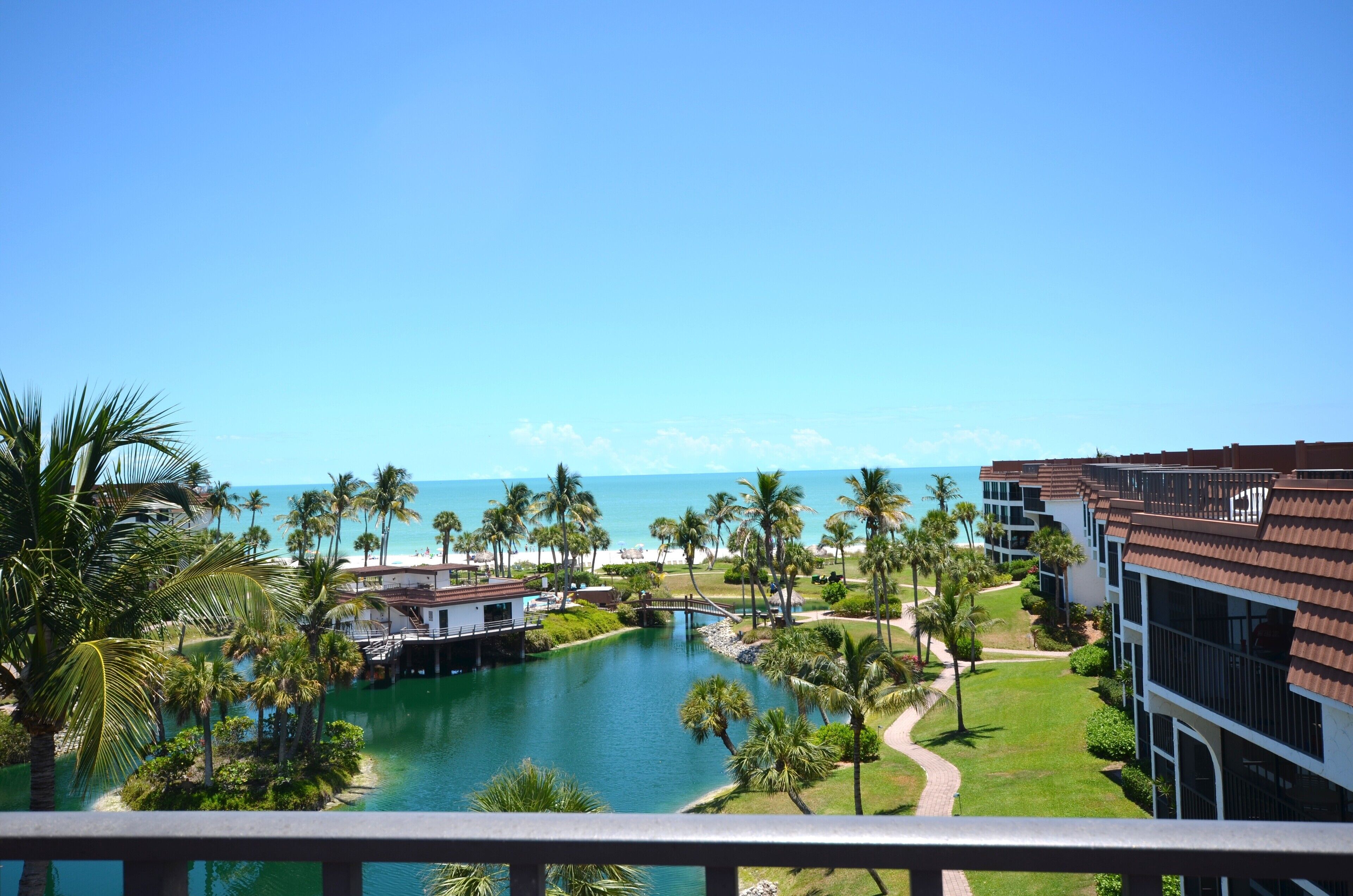 Beach Front Penthouse, Rooftop Deck FOR FAB Sunsets & 360 Views, 2 MIN to Beach