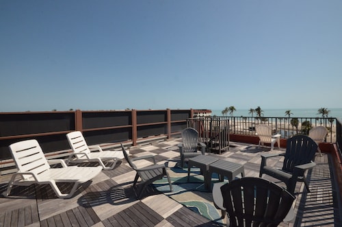  ATICO FRENTE A LA PLAYA, CUBIERTA EN LA AZOTEA PARA PUESTA DE SOL FABULOSA Y VISTAS 360, A 2 MIN DE LA PLAYA