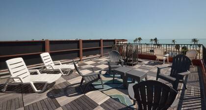 RANNAN ETUHUONEISTO, ROOFTOP-KANSI FAB-Auringonlaskuille ja 360 näkymää, 2 min rannalta