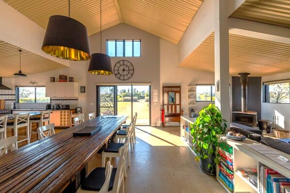 Dining - Abercrombie Ridge - Lux BARN and Spa Retreat - Pet-friendly (Curraweela)