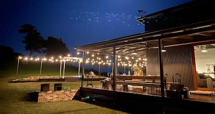 Thirlestane Farm Cottage-Cooroy<br>Cabaña de lujo con impresionantes vistas al interior