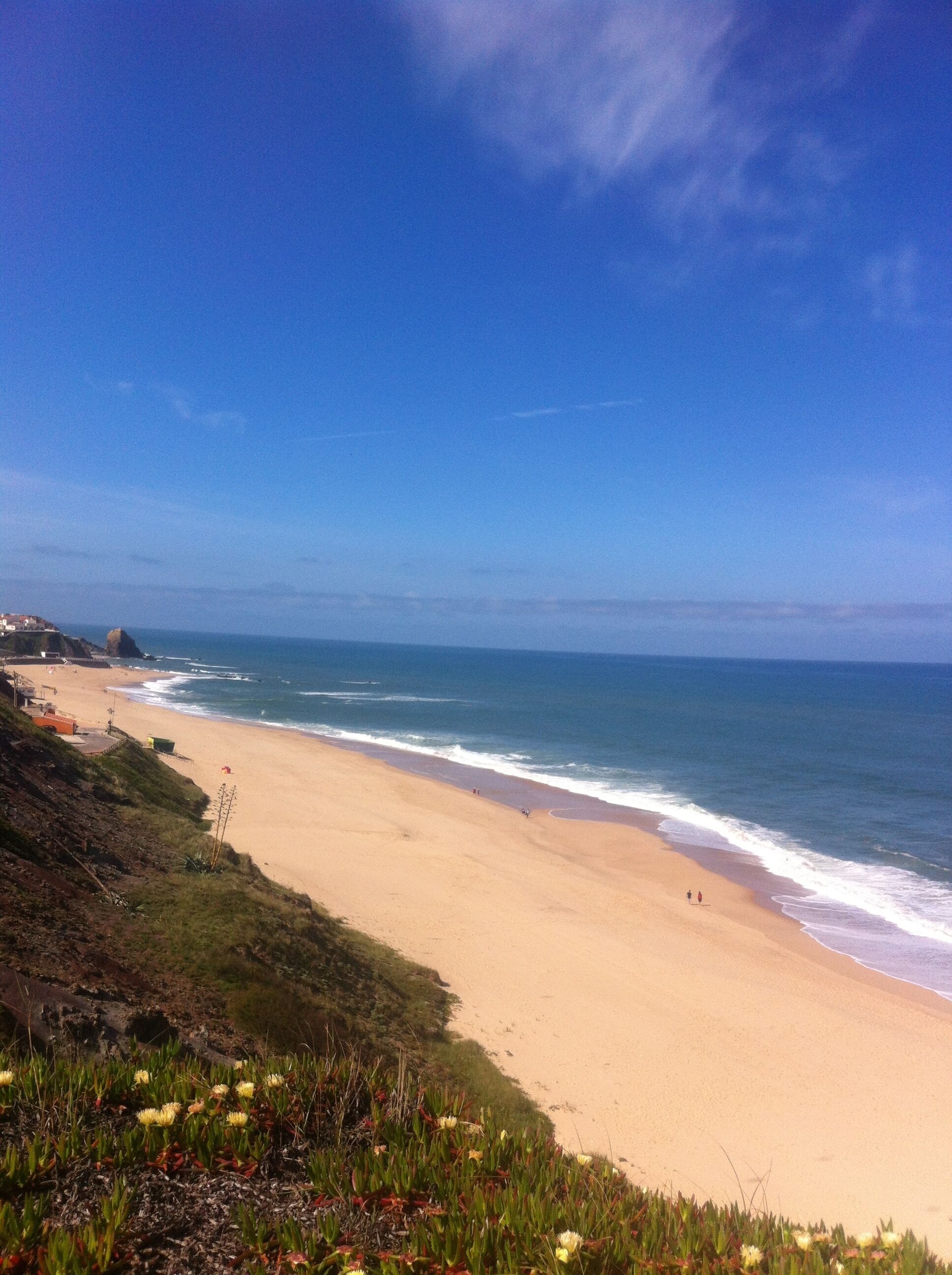 Nær stranden og solsenger