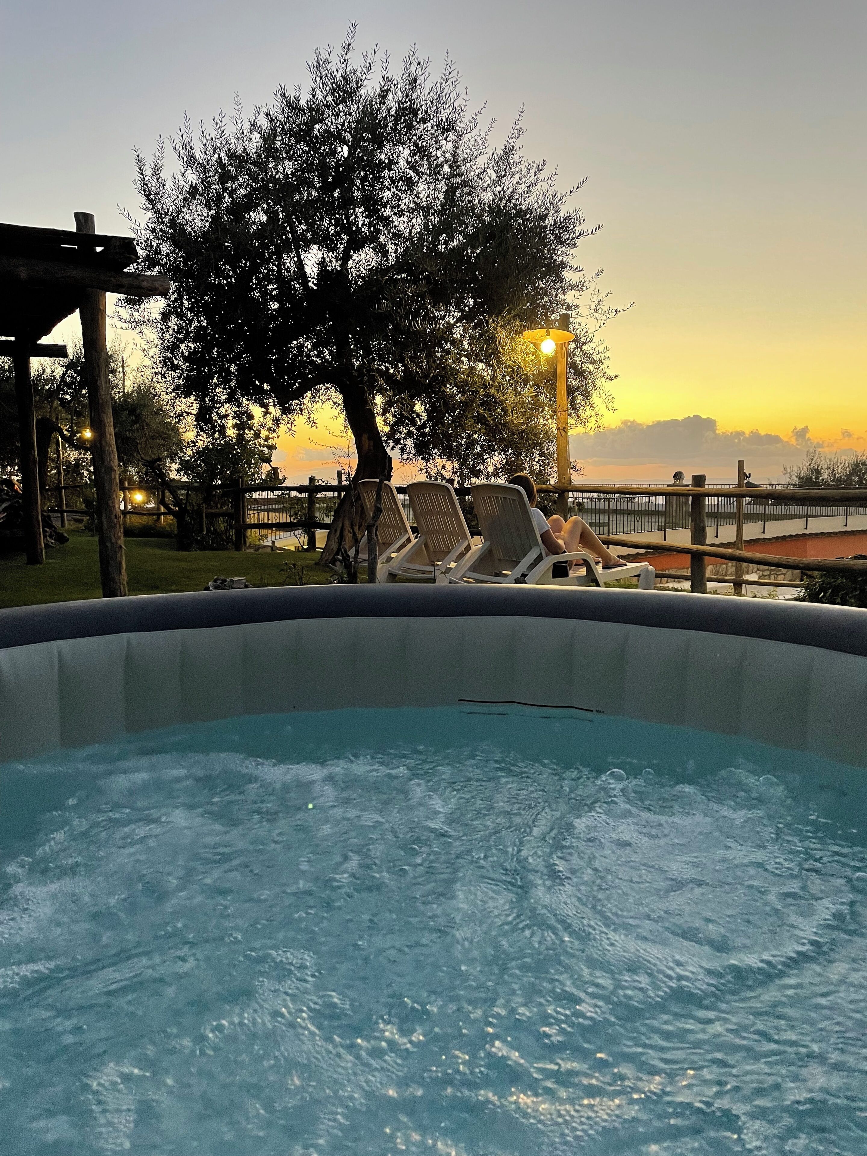 Outdoor spa tub