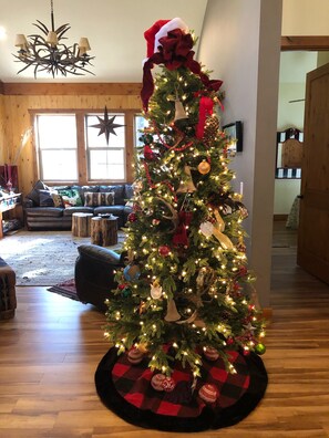 Interior - CHARMING Newly Constructed “ CABIN IN THE WOODS” tucked into the trees 🌲 (Munds Park)