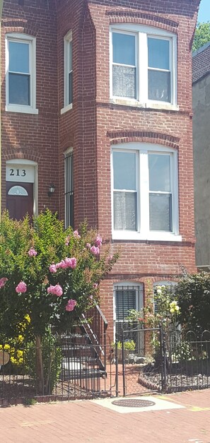 Exterior detail - Large studio close to metro in Eckington/Shaw (Washington)