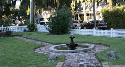 Carriage House under Live Oaks in historic Beaufort SC