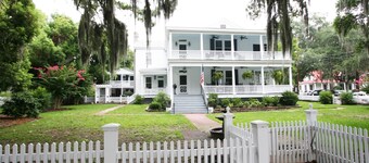 Carriage House under Live Oaks in historic Beaufort SC