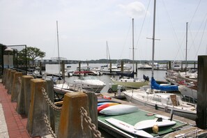 Marina - Carriage House under Live Oaks in historic Beaufort SC (Beaufort)