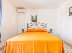 2 室のベッドルーム、WiFi (無料)、ベッドシーツ