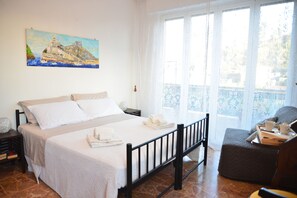 4 Schlafzimmer, Schreibtisch, Bügeleisen/Bügelbrett, Reisekinderbett