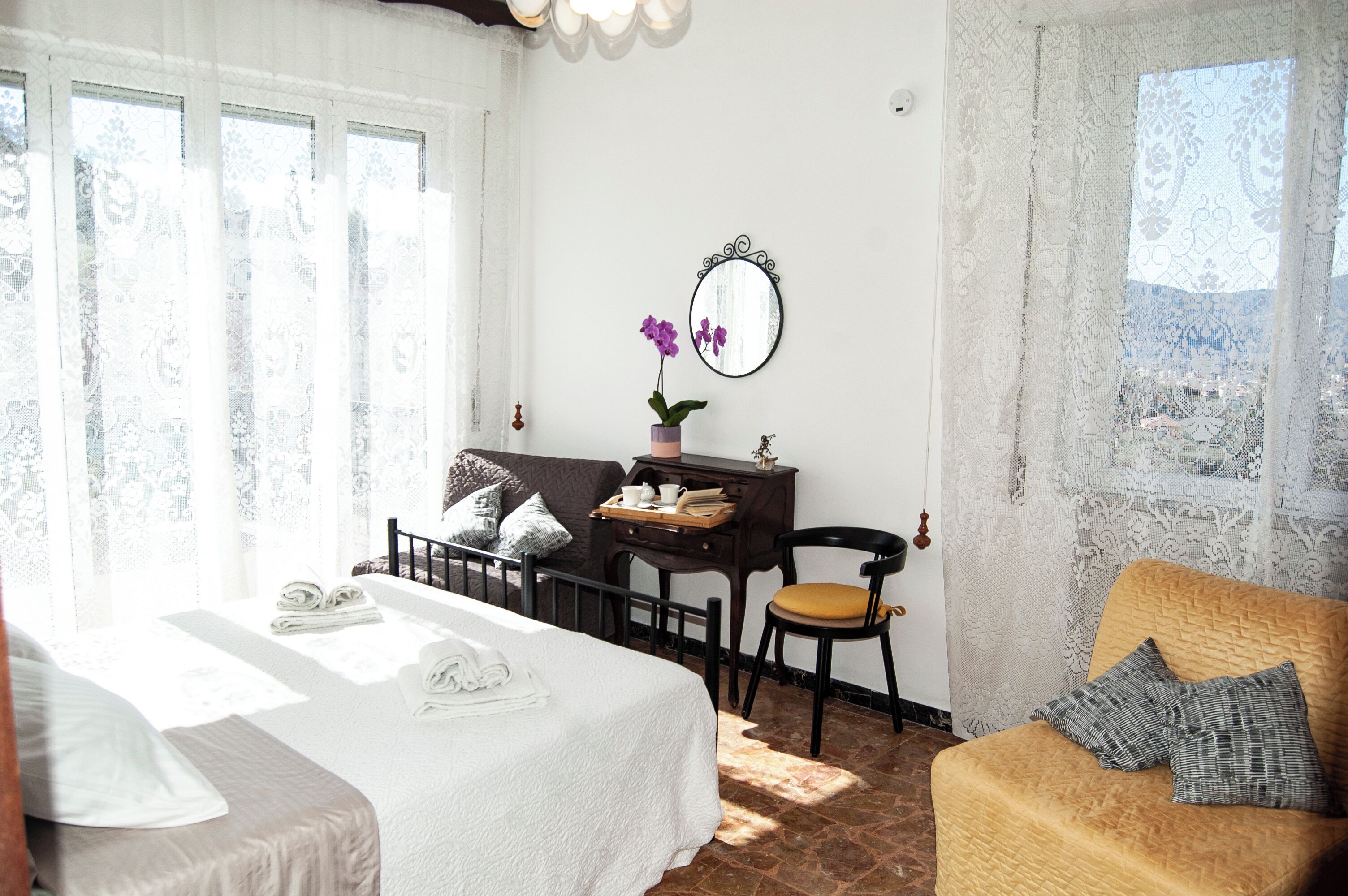 4 Schlafzimmer, Schreibtisch, Bügeleisen/Bügelbrett, Reisekinderbett