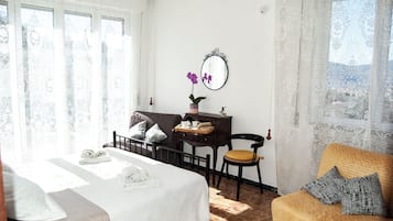 4 Schlafzimmer, Schreibtisch, Bügeleisen/Bügelbrett, Reisekinderbett