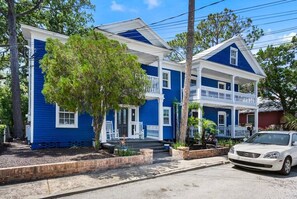 Exterior - Elegant, FREE BIKES dog-friendly downtown apart. (St Augustine)
