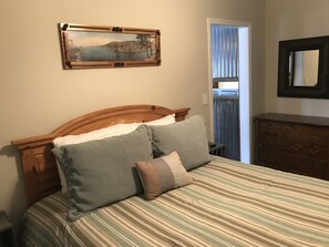 3 bedrooms, desk, free WiFi, bed sheets