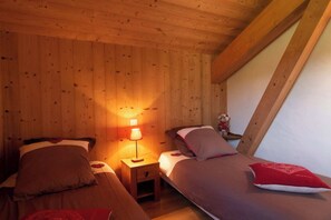 2 habitaciones, tabla de planchar con plancha y cuna de viaje