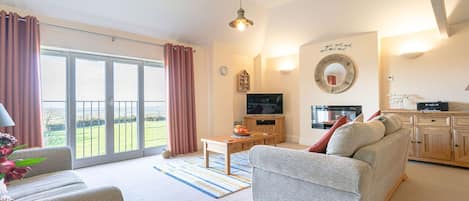 Smart TV, fireplace, DVD player, stereo