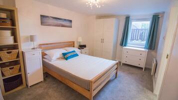 Apartment (1 Bedroom) | 1 bedroom, premium bedding, iron/ironing board, free WiFi