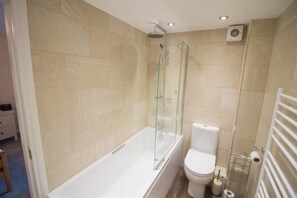 Apartment (1 Bedroom) | Badezimmer